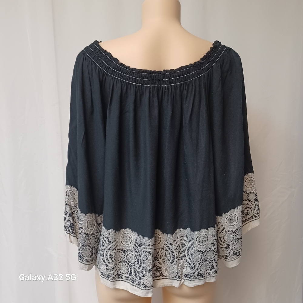 Max Edition Black and White Ruffled Relaxed Blouse Size XL